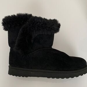 SO Black Faux Suede Upper. Size 8,5